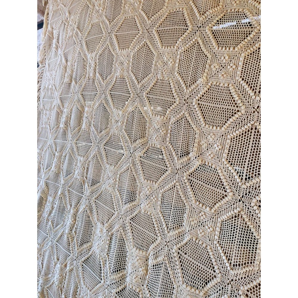 Antique/Vintage Cotton crochet Thread Bedspread with Fringe 108x82" - Picture 5 of 13